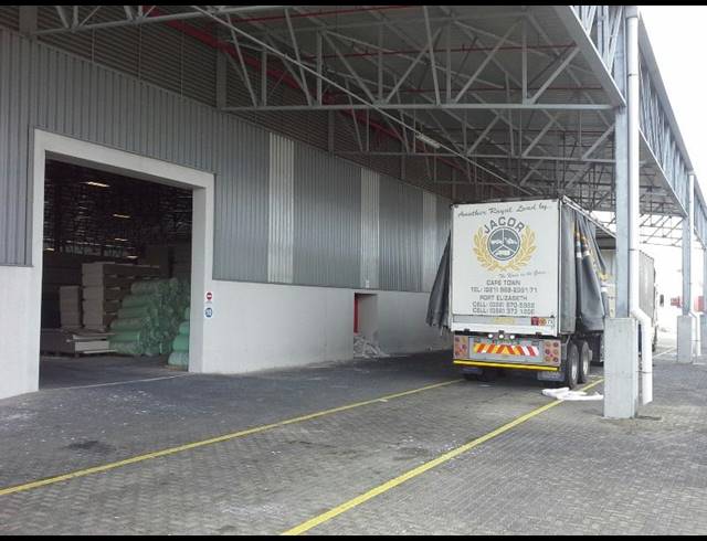 1,389M² FACTORY TO LET IN EPPING INDUSTRIAL